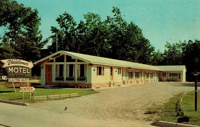 Vacationer Motel - Vintage Postcard (newer photo)